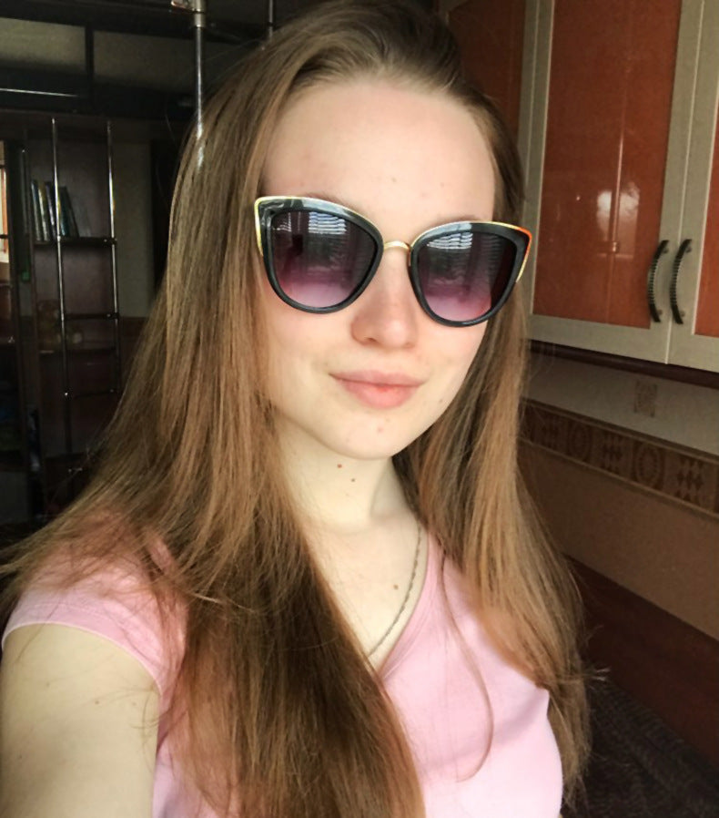 Vintage Cat Eye Sunglasses for Women - UV400 AC Lens, Full PC Frame