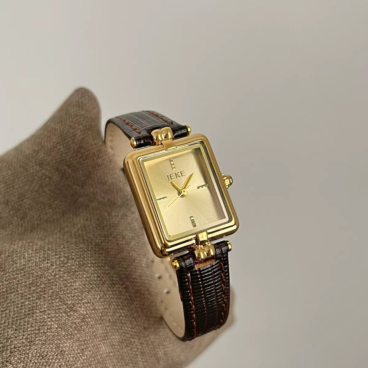 Classic Trend Ladies Watch Elegant Simple Retro 2025 Waterproof Quartz Watch Birthday Gift Student