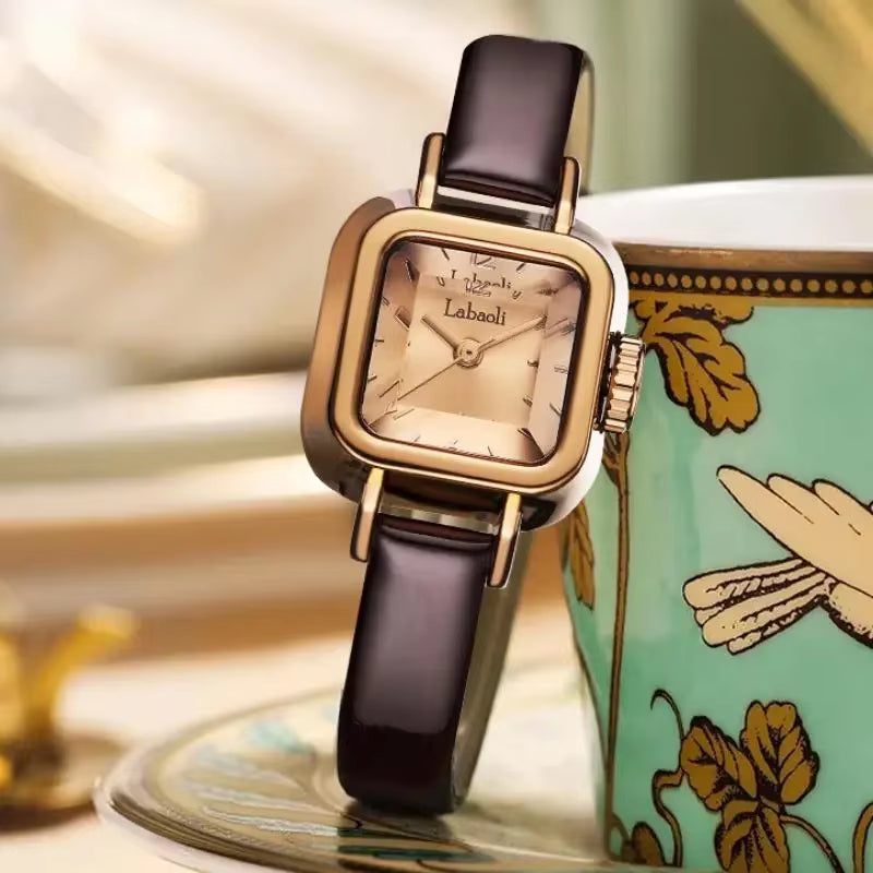 Square Classical Wristwatches Leather Minimalist Ladies Quartz Watches for Women Rose Gold Small Square Dial Elegant Design
