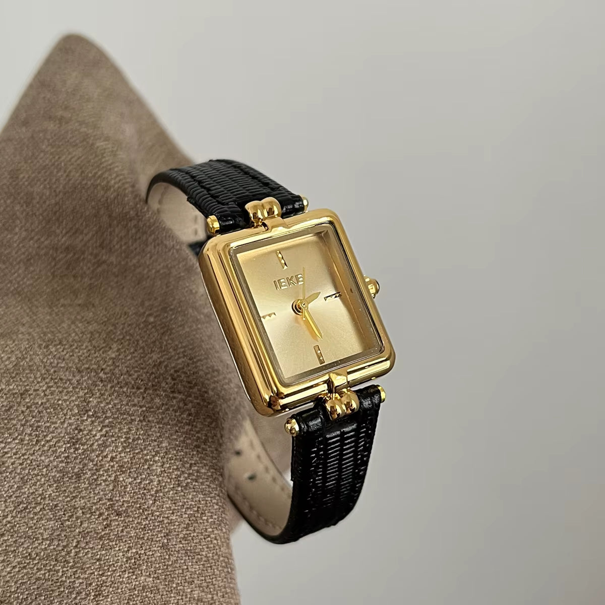 Classic Trend Ladies Watch Elegant Simple Retro 2025 Waterproof Quartz Watch Birthday Gift Student